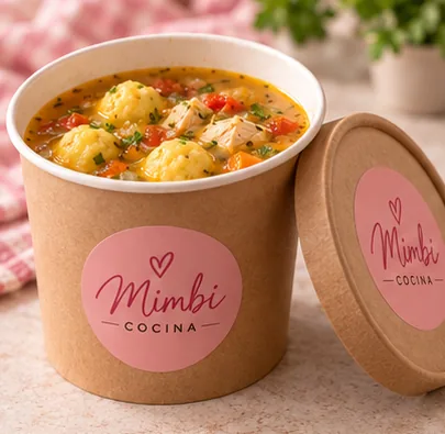 Vori vori servido en un envase kraft con la pegatina rosa de Mimbi Cocina